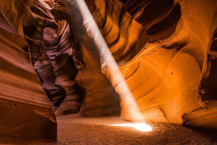 Antelope Canyon and Horseshoe Bend Day Tour from Las Vegas