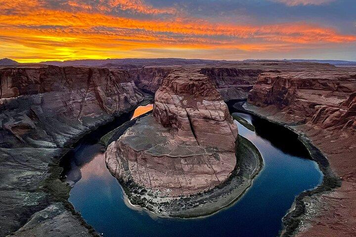 Antelope Canyon and Horseshoe Bend Day Tour from Las Vegas