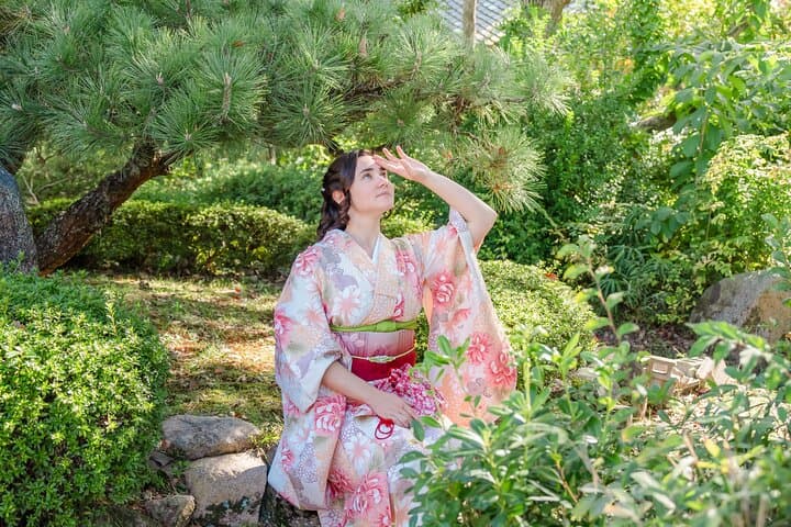 1-Day Kimono/Yukata Experience in Osaka – Enjoy Day & Night