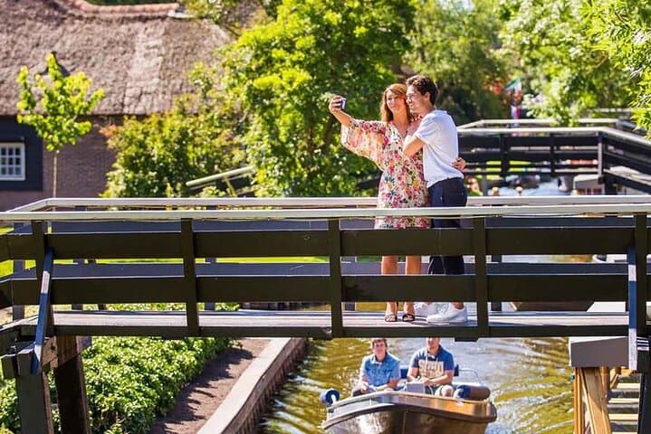 Amsterdam: Giethoorn Fairytale Village Tour & Local Canal Cruise