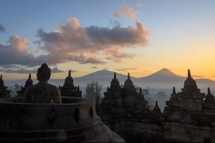 Borobudur Sunrise Climb Temple with breakfast & Prambanan tour