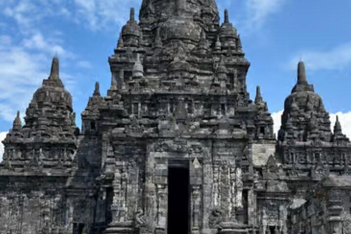 Borobudur Sunrise Climb Temple with breakfast & Prambanan tour
