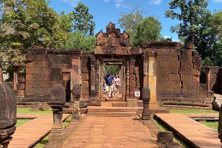 Siem Reap: Banteay Srei & Grand Tour Temples Highlights