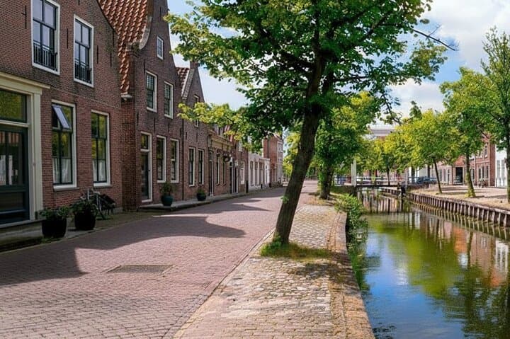Zaanse Schans Luxury Private Bus Tour + Volendam/Edam (7 guests)