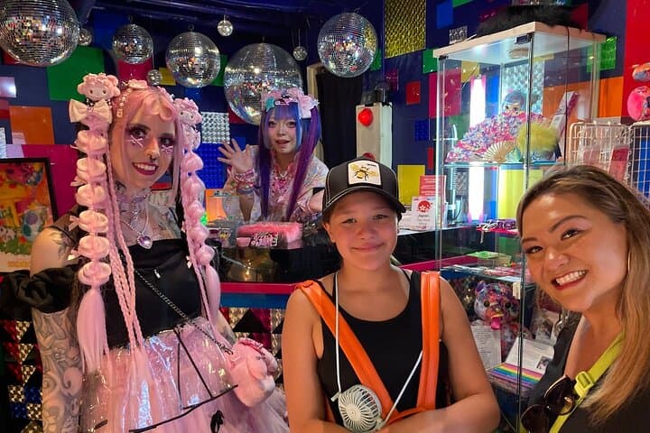 Harajuku Private Tour: Kawaii Fashion & Animal Cafe Included