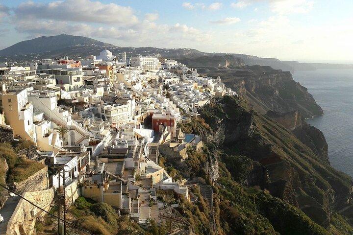 Santorini: Break Plates Show & Fira Walking Tour