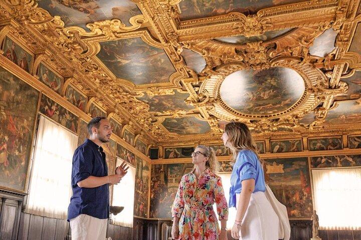 St. Mark's, Doge's Palace & Gondola Ride with Murano and Burano