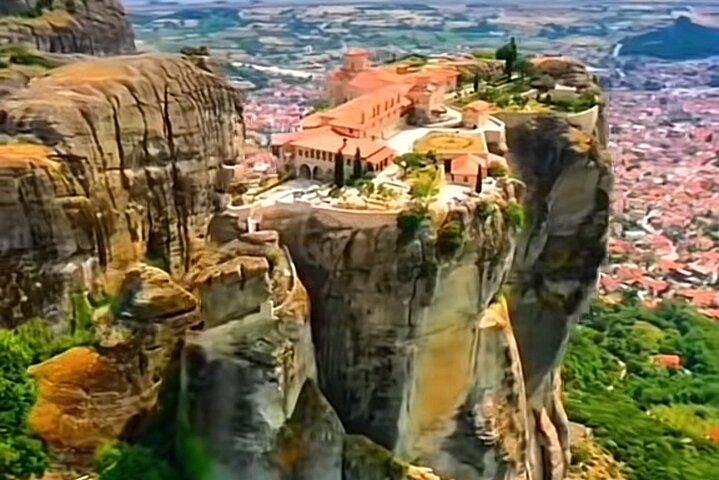 Delphi & Meteora 2-Day Trip from Athens with Hotel & Guided Tour