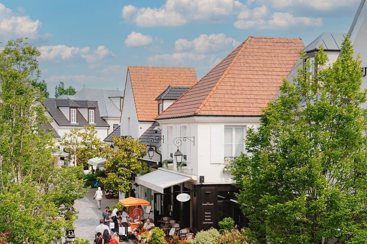 La Vallee Village Shopping Outlet by Luxury Transport from Paris