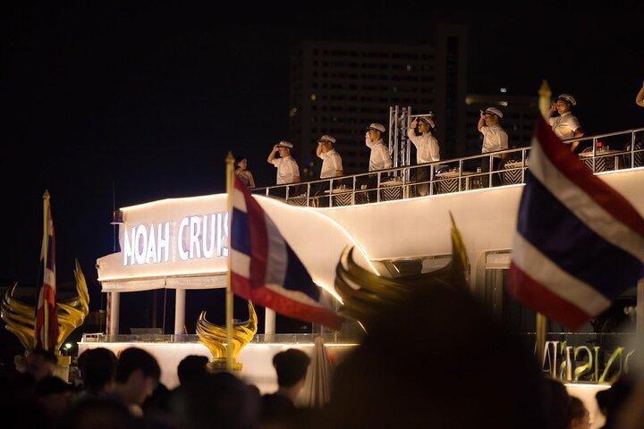 Noah Luxury Dinner Cruise with Traditional Show in Bangkok