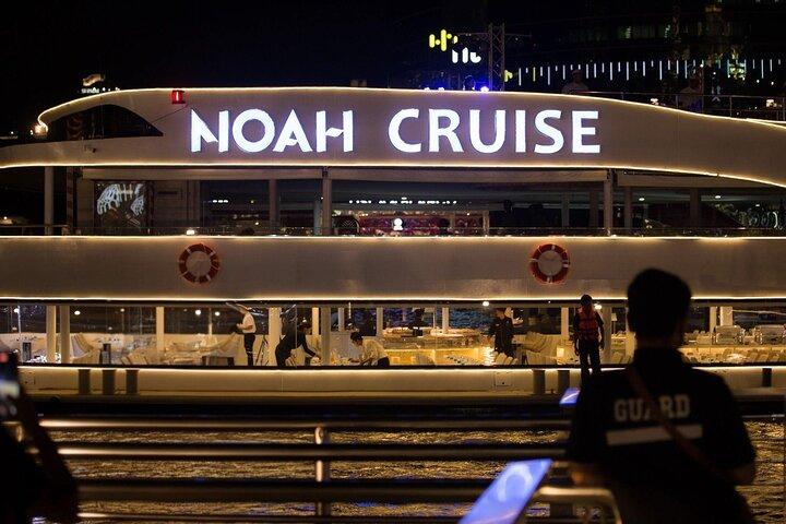 Noah Luxury Dinner Cruise with Traditional Show in Bangkok