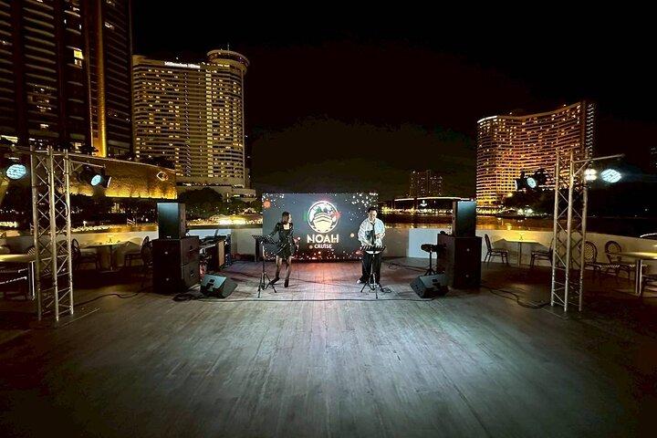 Noah Luxury Dinner Cruise with Traditional Show in Bangkok