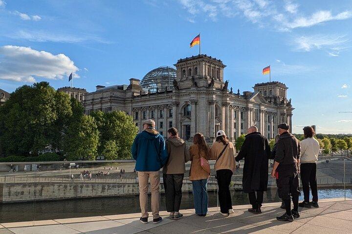 Tour Places of democracy in the government district from Futurium