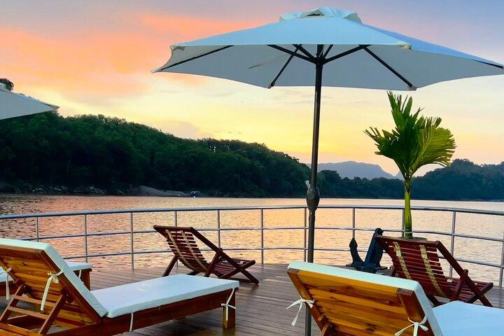 Luang Prabang Half Day Tour with Mekong River Sunset Cruise
