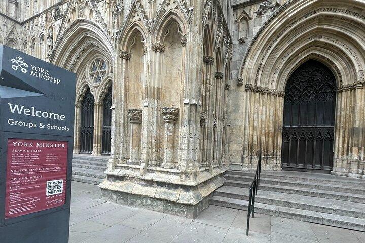 York Minster Guided Tour with Entry