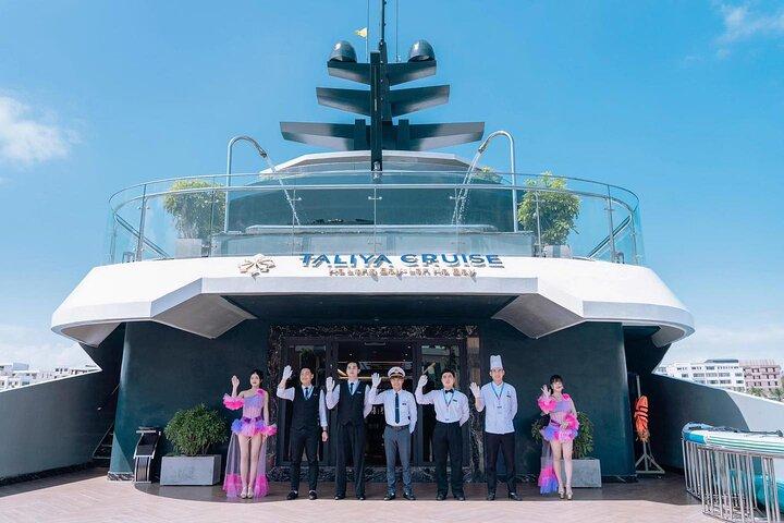 5-Star Halong Bay and Lan Ha Bay Day Cruise with Kayaking & Lunch