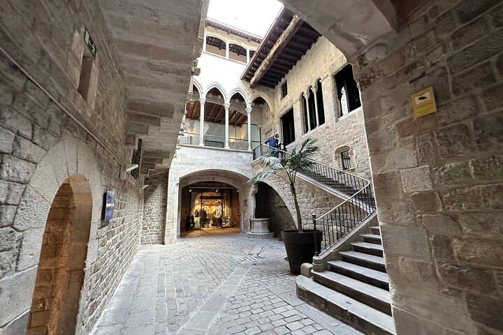 Barcelona Old Town and Gothic Quarter Private Guided Tour
