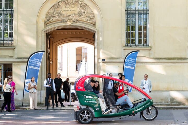 Paris Private Sightseeing Guided Tour by Electric Rickshaw