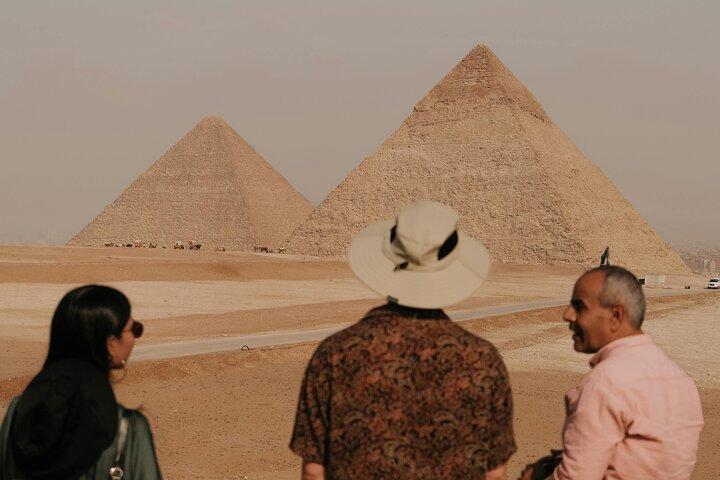 Private Giza Pyramids, Saqqara & Memphis Guided Tour with Lunch