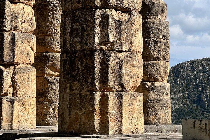 Delphi Historical Private Guided Tour & Thermopylae Hot Springs