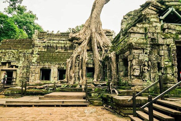 Angkor Wat & Tonle Sap Lake Private Day Tour