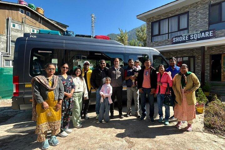 Srinagar Airport to Dal Lake Taxi Service