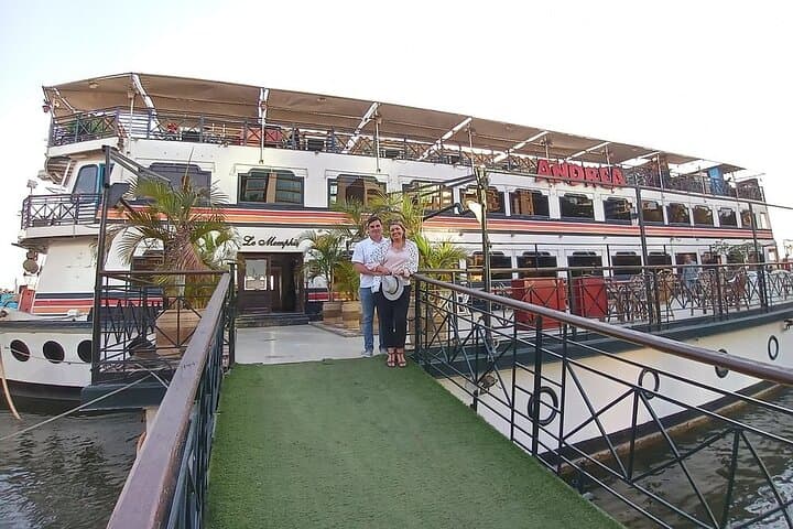 Dinner cruise on the banks of the Nile with a 5 star open buffet