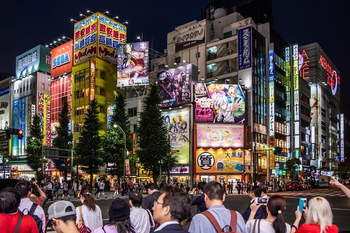 Tokyo Private Otaku Tour with a Local – 100% Personalized