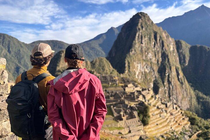 Machu Picchu by Car 2-Day Tour from Cusco via hidroeléctrica