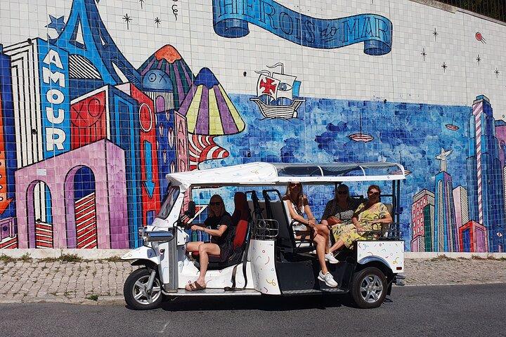 Beyond the guidebooks - 3 Hours Tuk Tuk Tour