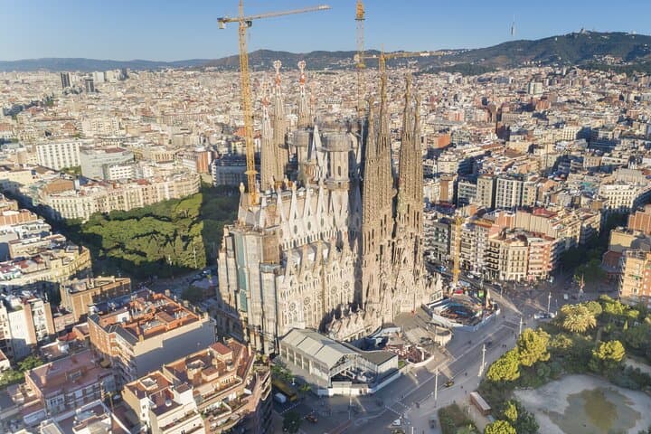 Sagrada Familia With Reserved Entry Private Guided Tour