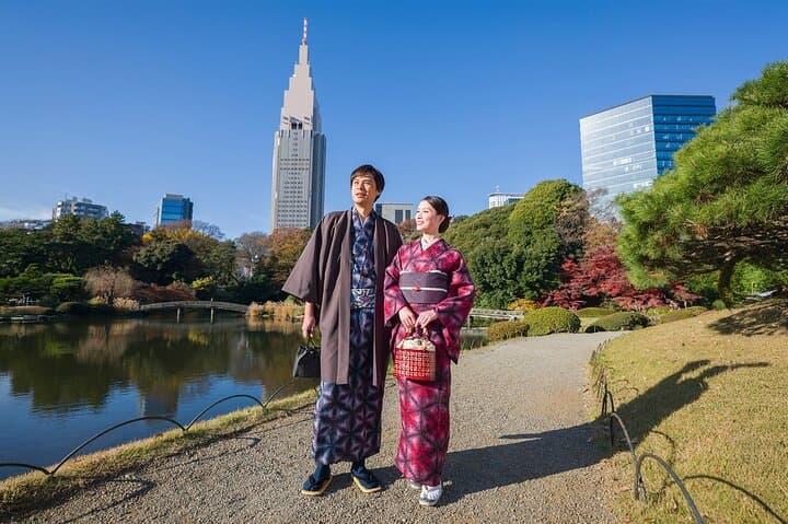 Tokyo: Kimono Rental inside Shinjuku Gyoen National Garden