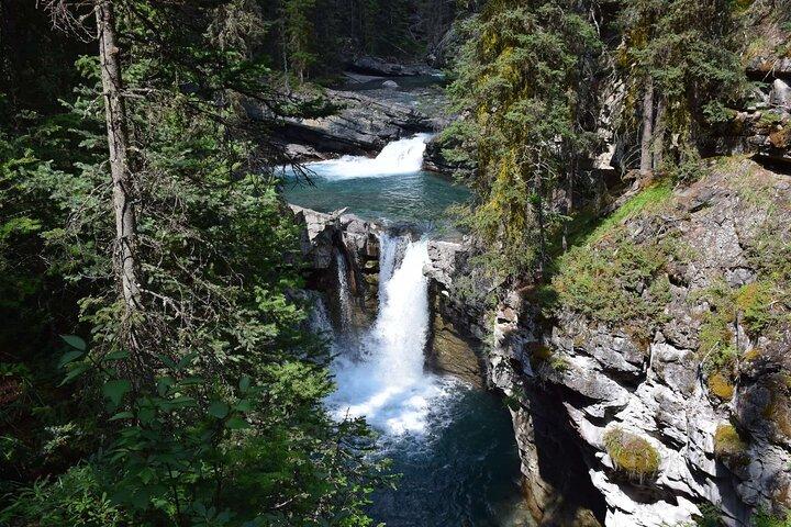 Banff:Moraine Lake,Louise,Emerald,Johnston Canyon& NaturalBridge