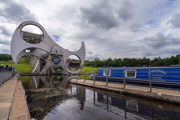 Stirling Castle, Kelpies, Falkirk Wheel, Cows Half Day Tour