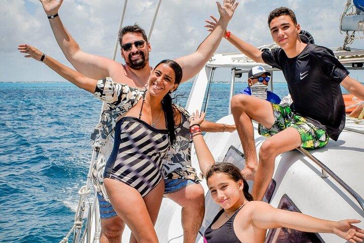 Deluxe Catamaran Tour to Isla Mujeres, from Playa del Carmen