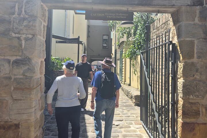 Sydney Highlights Walking Tour: Bridge Rocks House