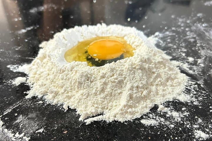 Milan - Discover the Italian flavors: Fresh Pasta and Tiramisu