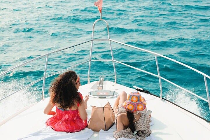 Dubai Marina Yacht Tour: Ain Wheel, JBR & Harbour in 1 Hour