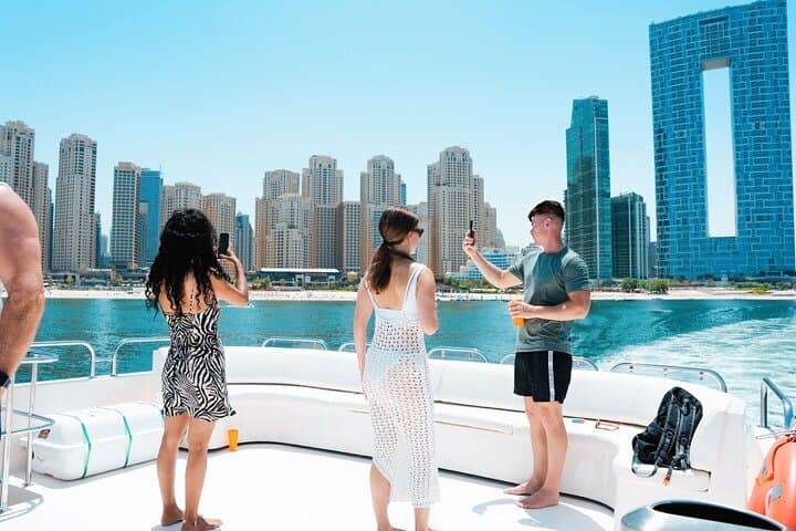 Dubai Marina Yacht Tour: Ain Wheel, JBR & Harbour in 1 Hour