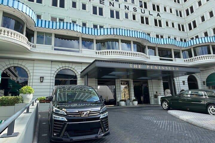 Hong Kong Private Arrival Transfer Driver Meet and Greet: Airport to Hotel