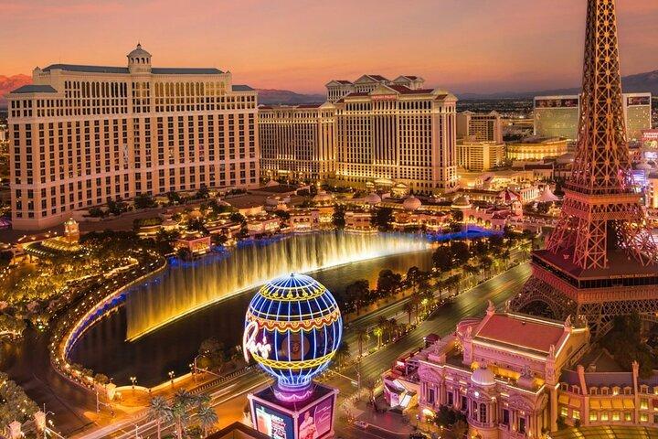 Las Vegas: VIP Club Crawl with Party Bus, Express Entry & Drinks