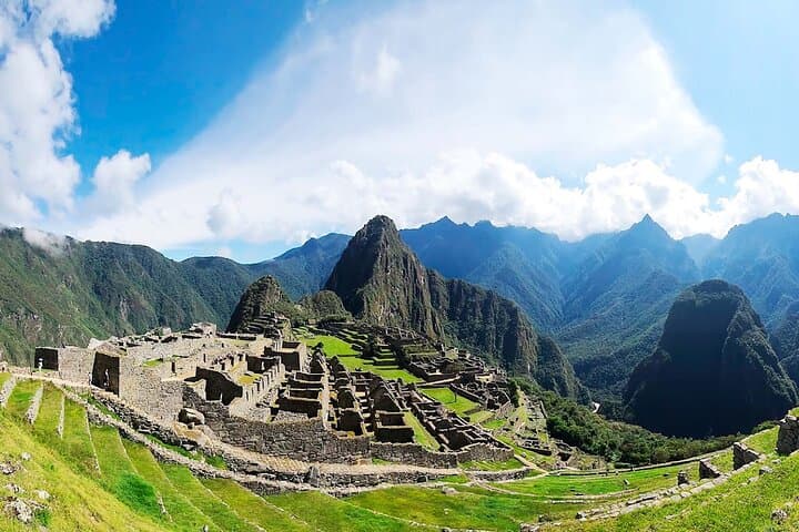Machu Picchu Group Guiding Service
