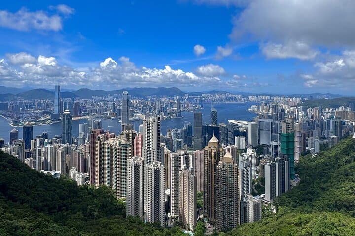 Hong Kong: Central CBD, Tai Kwun & Fast-Track Peak Tram Walk Tour