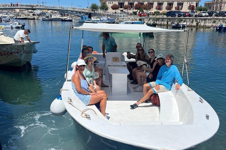 1-Hour Sea Caves and Boat Tour in Ortigia Syracuse