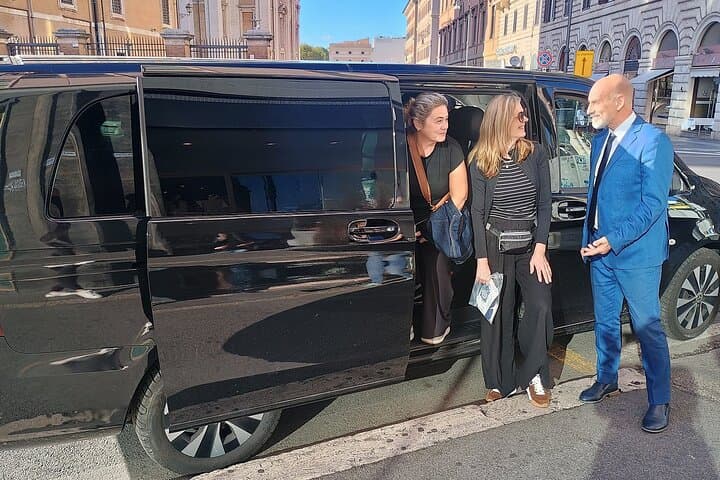 Rome in Comfort: Private Chauffeured Tour