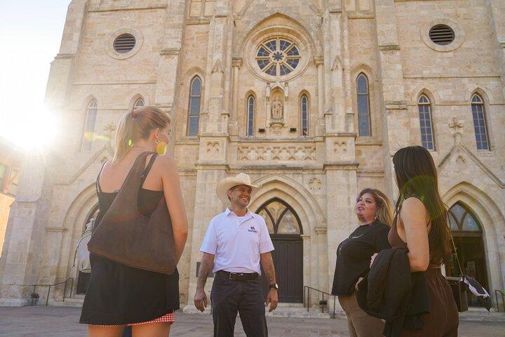 San Antonio Small Group Tour with Riverwalk Boat Cruise