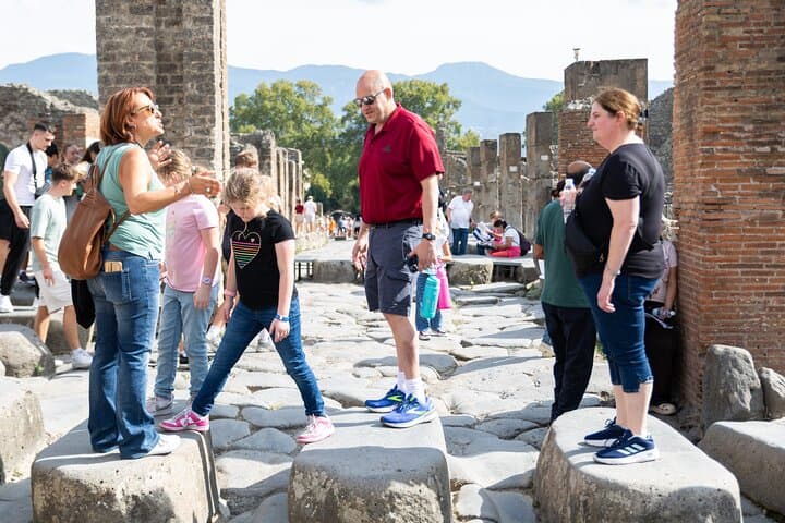 Tour of Pompeii for families with Transfer from Naples & Sorrento