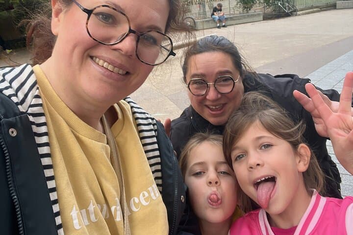 Paris Kids Quest: Family Walking Adventure