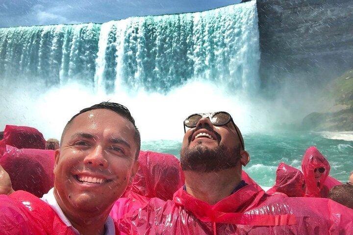 Niagara Falls Day Tour, Boat Cruise and Journey Behind the Falls