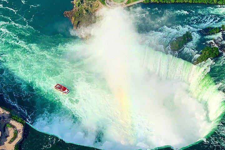 Niagara Falls Day Tour, Boat Cruise and Journey Behind the Falls